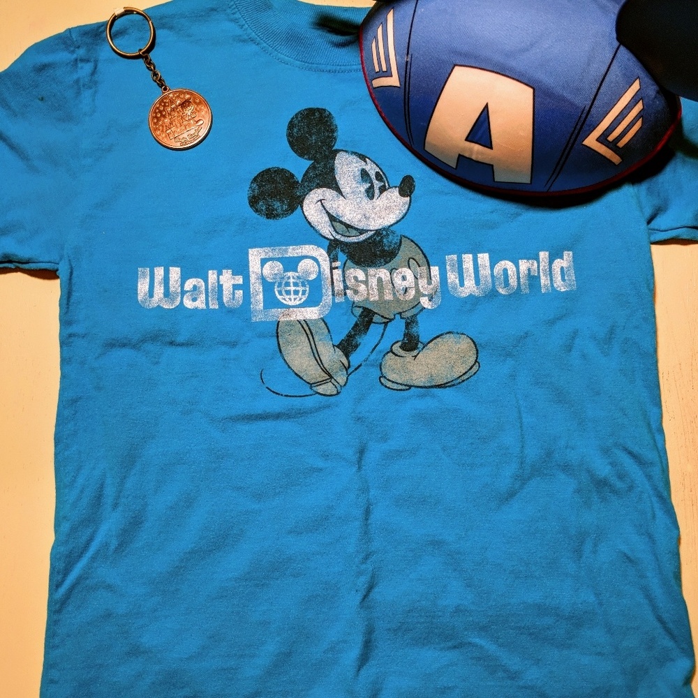 Unisex Walt Disney world lot, size small 5/6